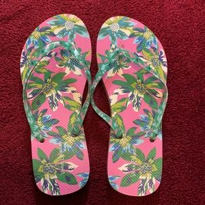 Vera Bradley flip flops worn once size 8